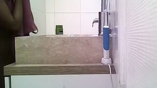 Indian stepdaughter spied in the shower