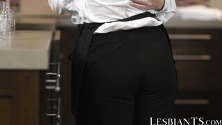 Shemale Khloe Kay licked and fucked hot lesbian Jane Wilde