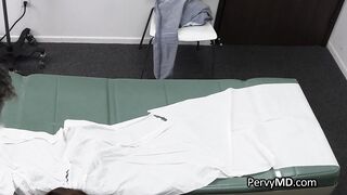 Quickie on the exam table with sexy patient