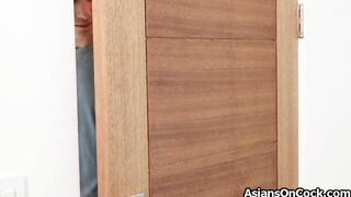 Asian cosplay hottie milks fat dick before convention