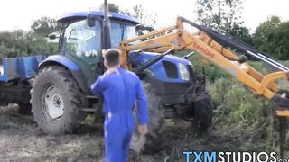 Real amateur twinks banging on a countryside haystack