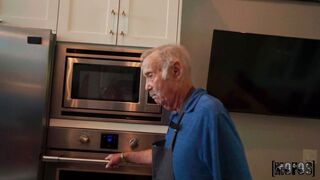 Sneaking sex during thanksgiving