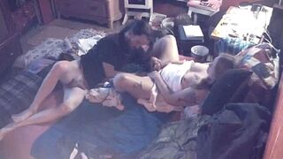 Spying divorced mom Lisa with her new lover