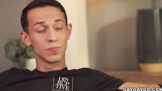 Des is willing to teach Scott the basics in porn