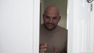 Sneaky sex with my roommate while her bf playing game