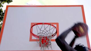Je presse mes droigts pour lever de la levure en ses yeux de cyclope