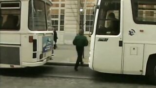 Son histoire est exceptionnelle et sachez que si elle le branle c'est ici en sa main