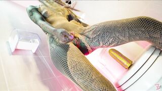Alternative tattooed model Anuskatzz fucks her toy