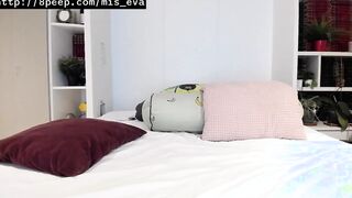 mommy with her big boobs teasing in cam at home - 2018-08-15