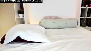 hot cougar with her big tits teasing in cam in bedroom - 2022-06-07