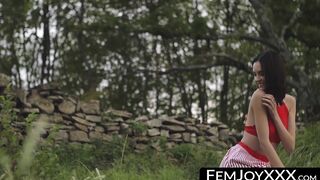 Sade Mare a natural brunette teases men outside