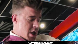 Financial specialist gets a wet penis massage prior to fucking his man