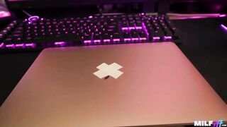 Busty MILF get creampie by laptop repair boy