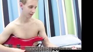 Dainty youthful twink Jacob Rex wanks off after interview