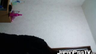 Young Japanese beauty records herself pissing