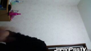 Young Japanese beauty records herself pissing