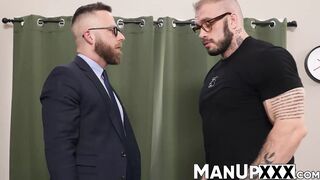 Kinky man hypnotizes a big and muscular dude for pleasure