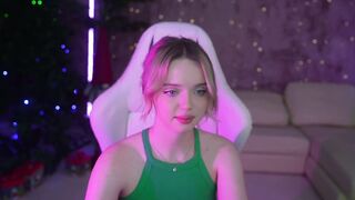 Live record of camgirl reaching her tips goal - 12/24/2023