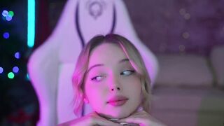 Live record of camgirl reaching her tips goal - 12/24/2023
