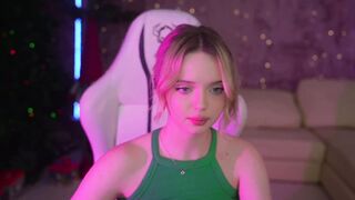 Live record of camgirl reaching her tips goal - 12/24/2023