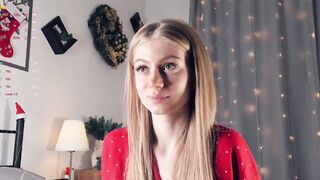 sofi mora playing on live webcam