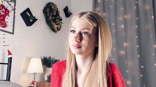 sofi mora playing on live webcam