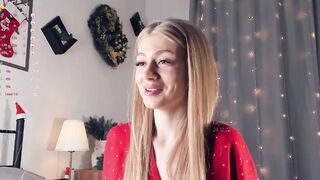 sofi mora playing on live webcam