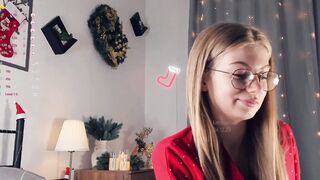 sofi mora playing on live webcam