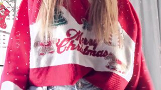 sofi mora playing on live webcam