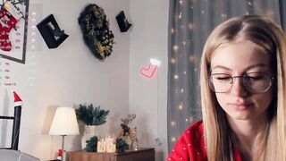 sofi mora playing on live webcam