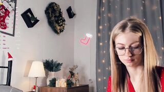 sofi mora playing on live webcam