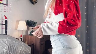 sofi mora playing on live webcam