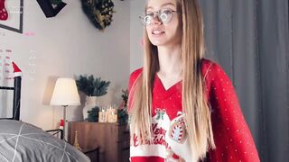 sofi mora playing on live webcam