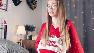 sofi mora playing on live webcam