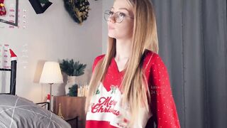sofi mora playing on live webcam