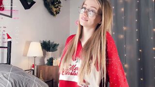 sofi mora playing on live webcam