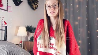 sofi mora playing on live webcam