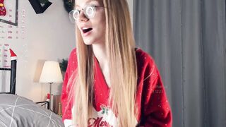 sofi mora playing on live webcam
