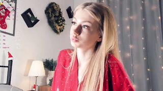 sofi mora playing on live webcam