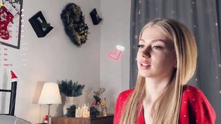 sofi mora playing on live webcam