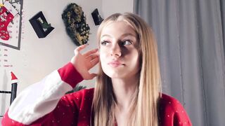 sofi mora playing on live webcam