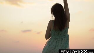 On the beach sexy beauty exposes her bare body