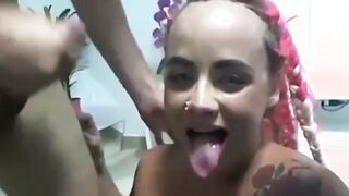 Ruiva rabuda gostosa no gangbang