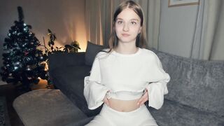 Live record of _mαgίc_smilę_ reaching her tips goal - 1/1/2024