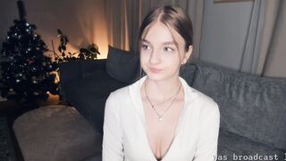 Live record of _mαgίc_smilę_ reaching her tips goal - 1/1/2024
