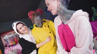 Cosplay anal fisting fun with Anuskatzz, Flora and Lily