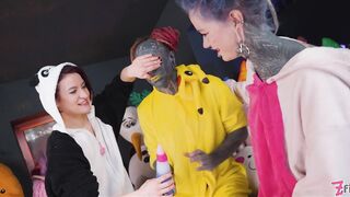 Cosplay anal fisting fun with Anuskatzz, Flora and Lily