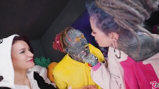 Cosplay anal fisting fun with Anuskatzz, Flora and Lily