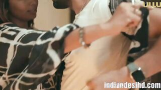 Main Yahan Tu Wahan 2024 Ullu Hindi Porn Web Series Episode 7