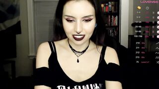 Live record of rυnαcrοw reaching her tips goal - 1/6/2024